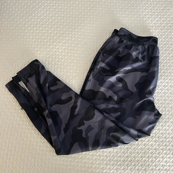 OLD NAVY ACTIVE STRETCHTECH Black Camo Joggers, Sz- M - Picture 2 of 3